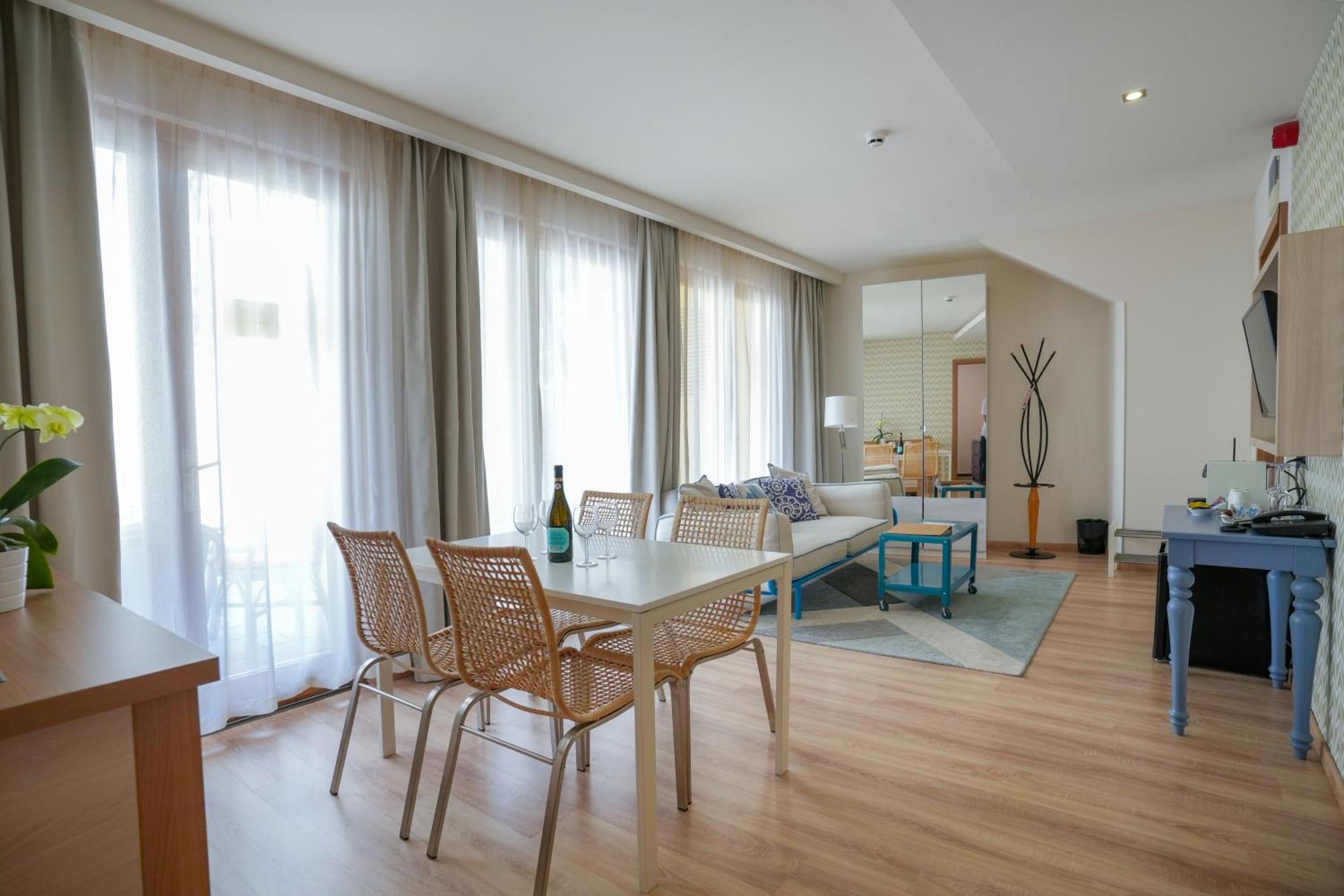 Imola Udvarhaz Dessert Hotel Eger Exteriör bild