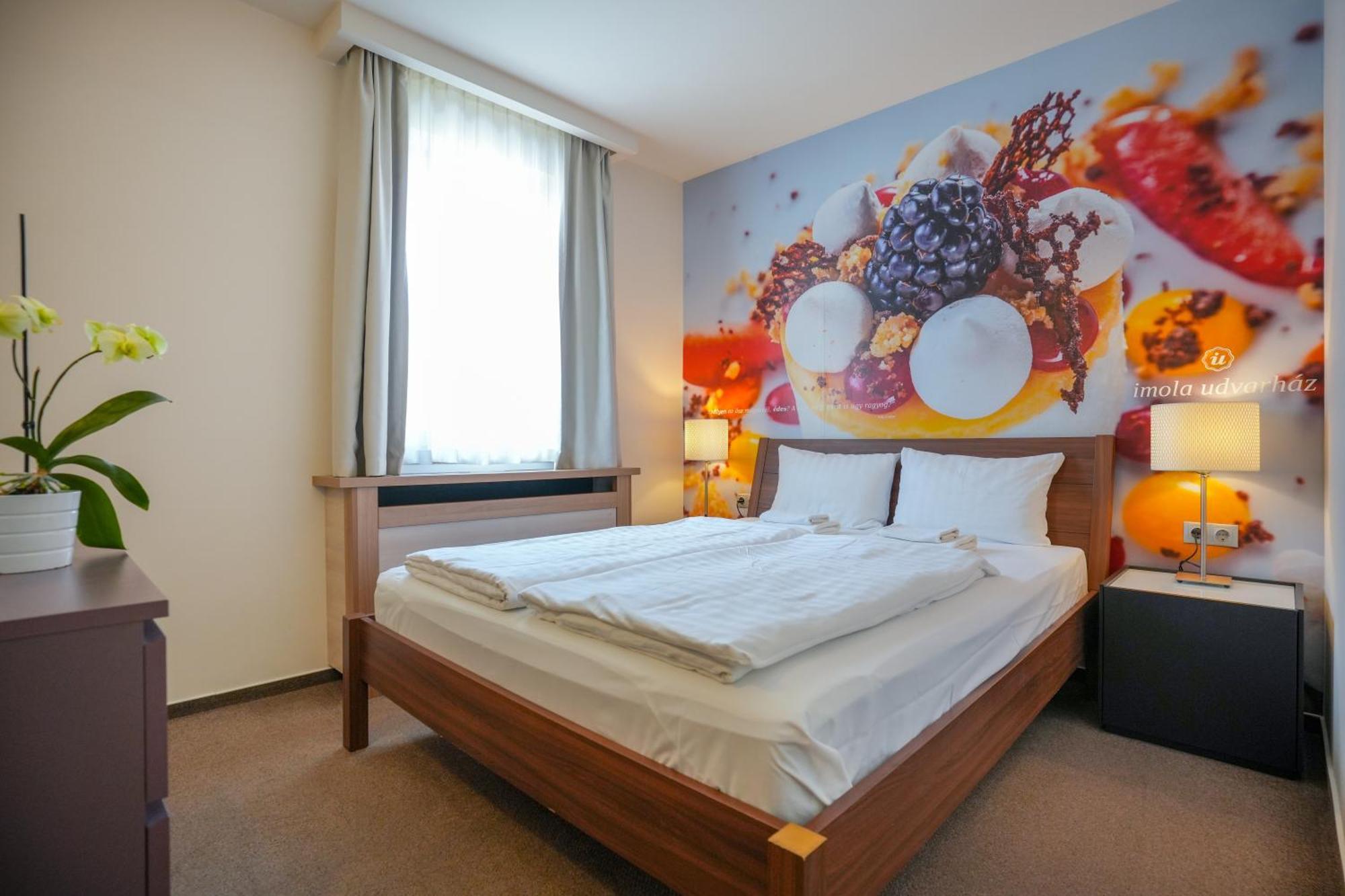 Imola Udvarhaz Dessert Hotel Eger Exteriör bild