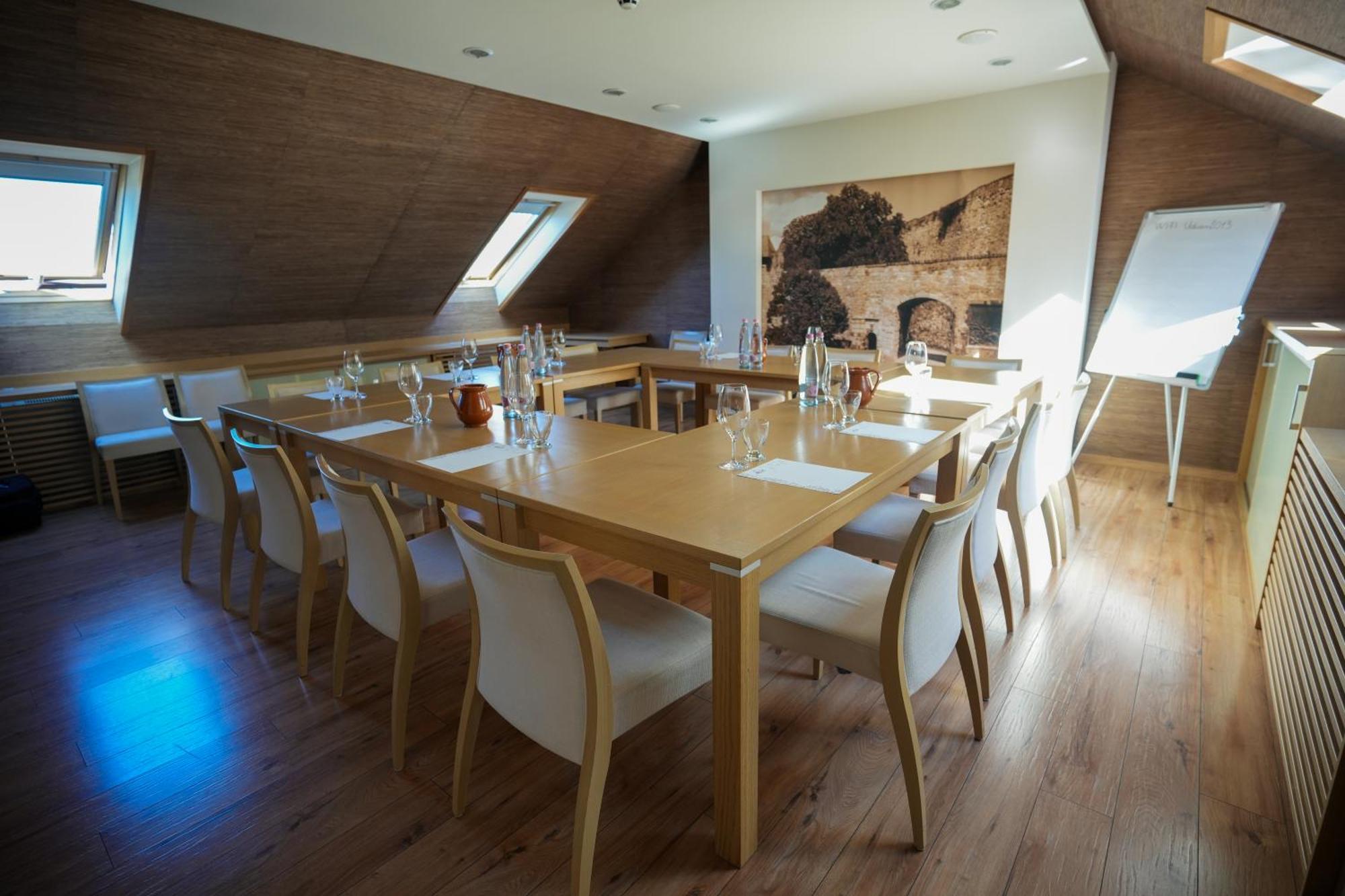 Imola Udvarhaz Dessert Hotel Eger Exteriör bild