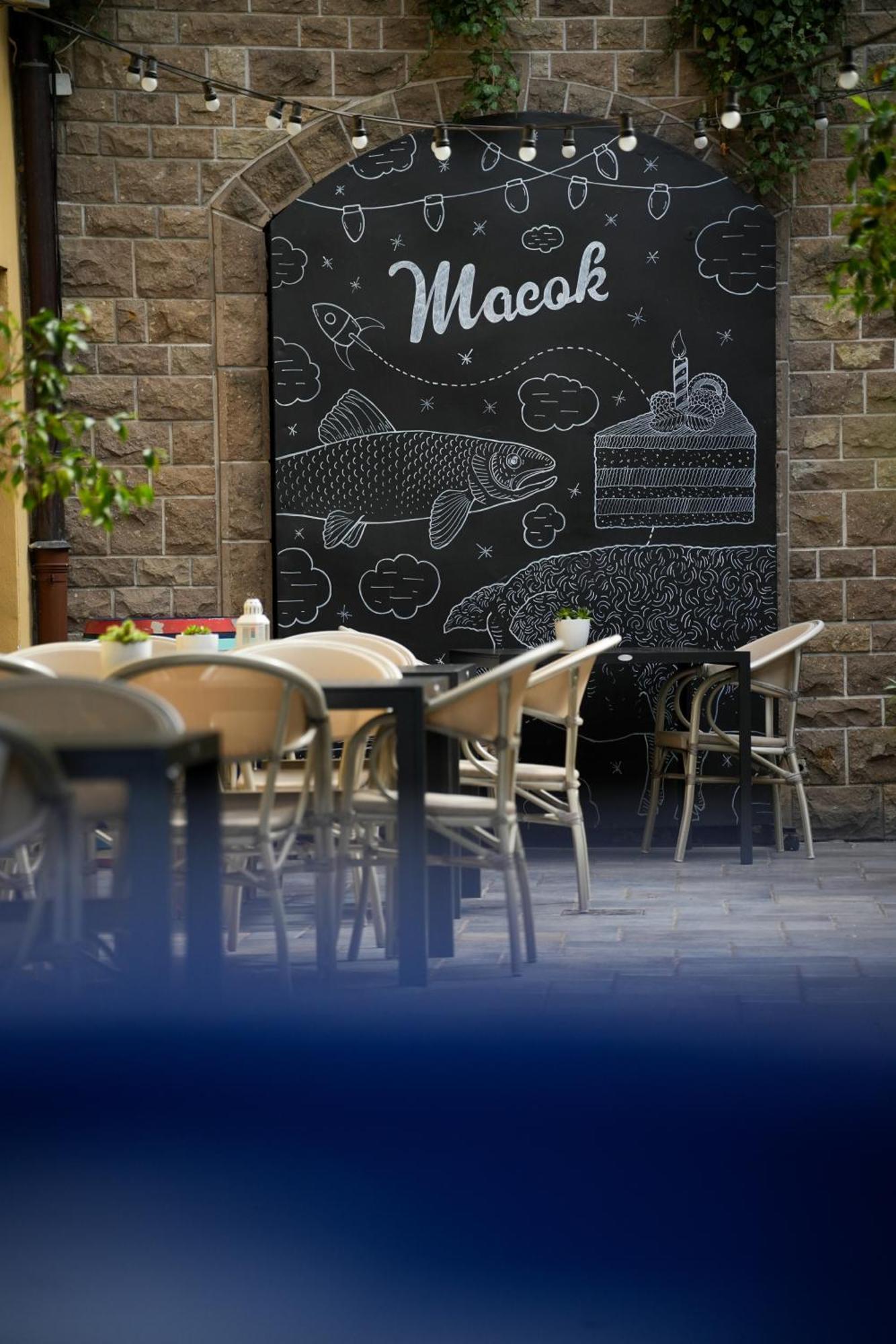Imola Udvarhaz Dessert Hotel Eger Exteriör bild
