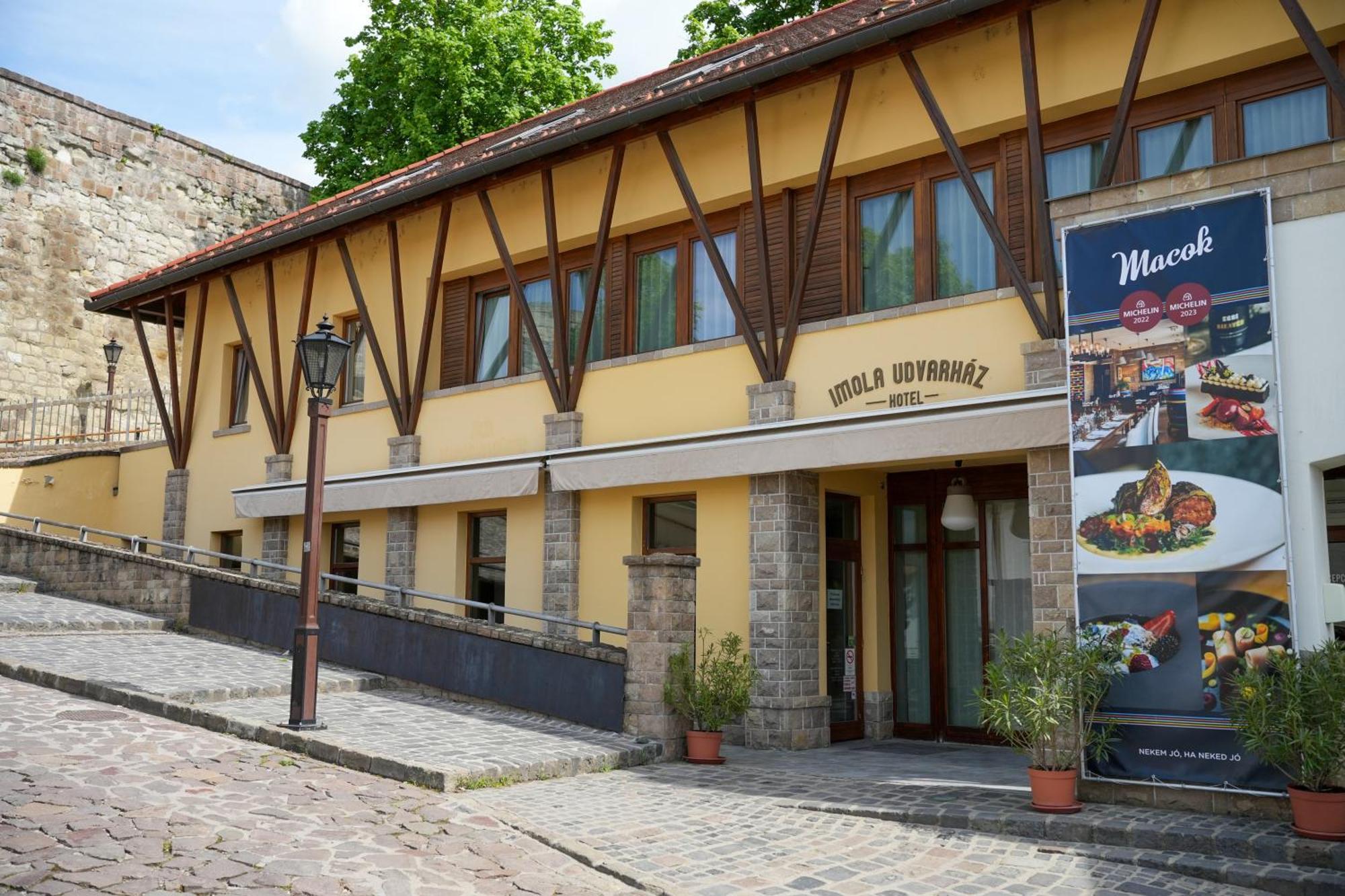 Imola Udvarhaz Dessert Hotel Eger Exteriör bild