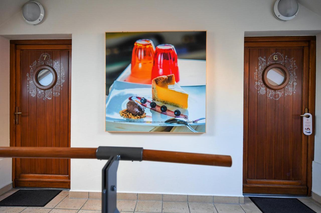 Imola Udvarhaz Dessert Hotel Eger Exteriör bild