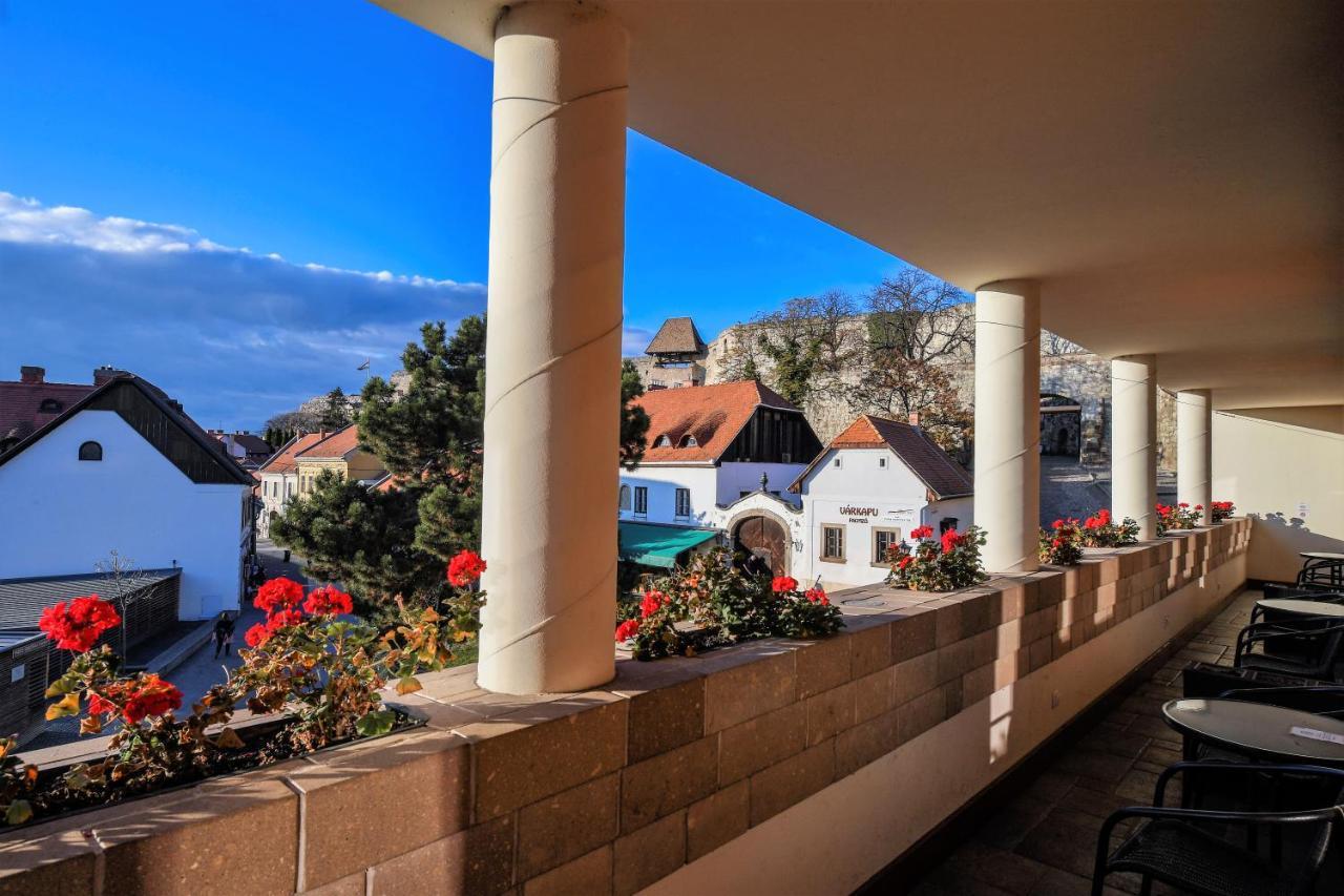 Imola Udvarhaz Dessert Hotel Eger Exteriör bild