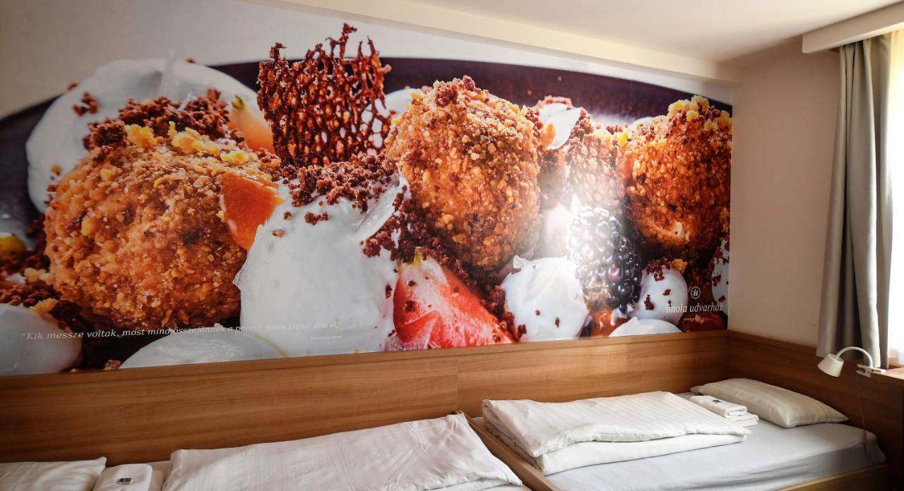 Imola Udvarhaz Dessert Hotel Eger Exteriör bild