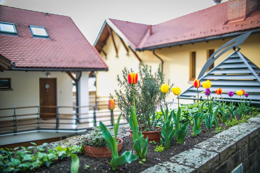 Imola Udvarhaz Dessert Hotel Eger Exteriör bild