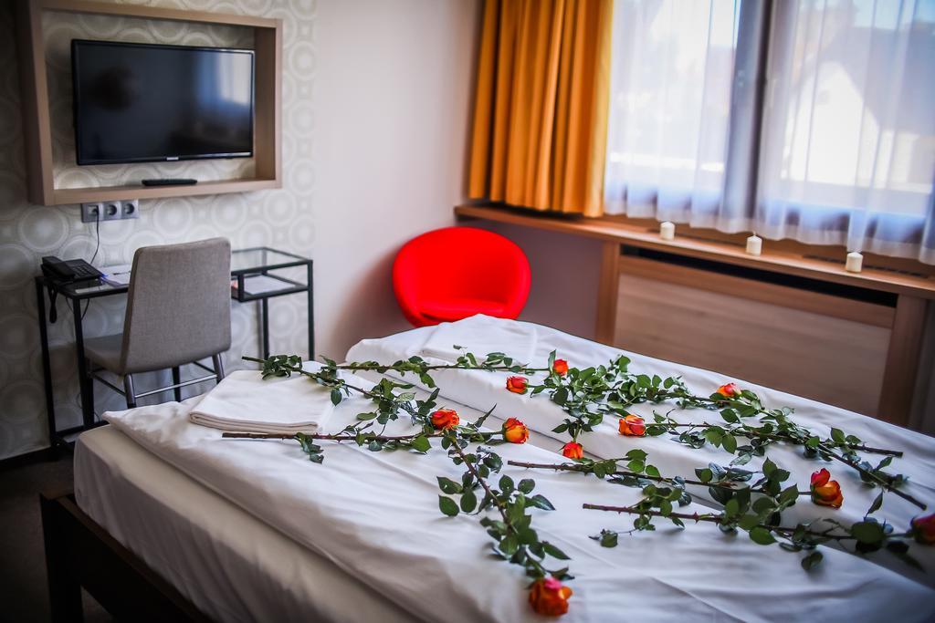 Imola Udvarhaz Dessert Hotel Eger Rum bild